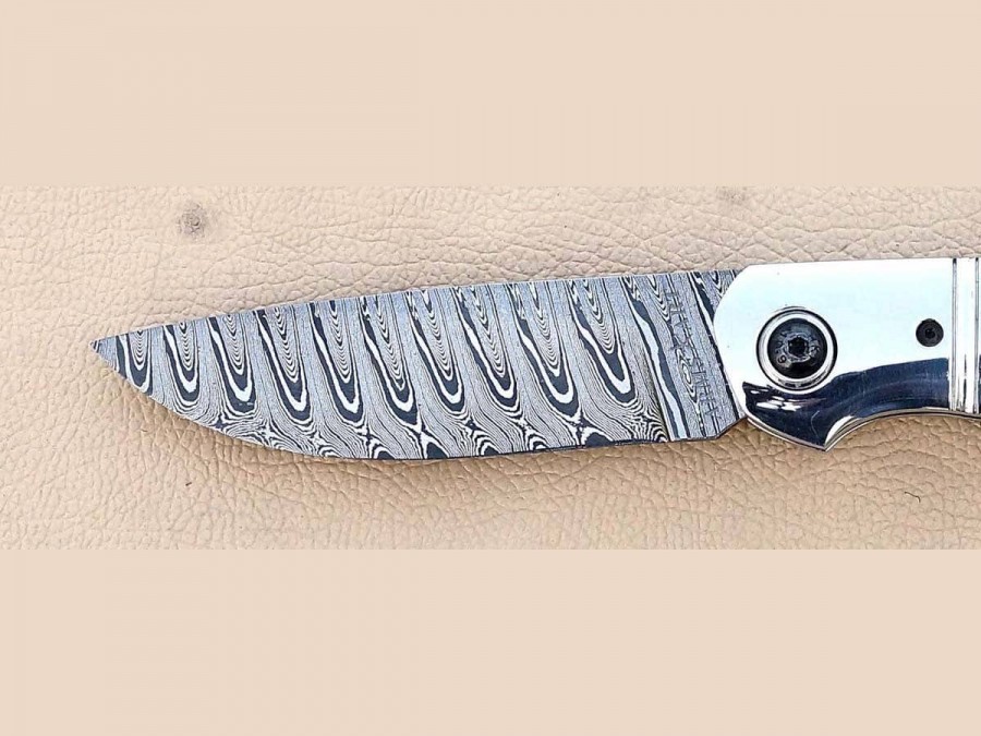 Custom Hand Made Hunting ..Lock Back..Twisted Steel Damascus Folding Knife Custom Hand Made Hunting ..Lock Back..Twisted Steel Damascus Folding Knife