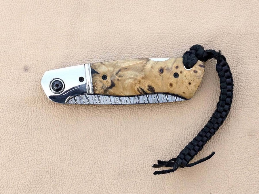 Custom Hand Made Hunting ..Lock Back..Twisted Steel Damascus Folding Knife Custom Hand Made Hunting ..Lock Back..Twisted Steel Damascus Folding Knife