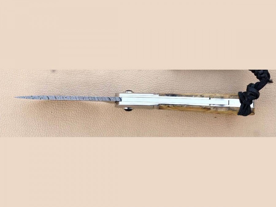 Custom Hand Made Hunting ..Lock Back..Twisted Steel Damascus Folding Knife Custom Hand Made Hunting ..Lock Back..Twisted Steel Damascus Folding Knife